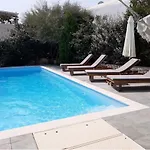 Theros Casa Logaras * بوسي لِفاذي