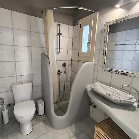 Theros Casa Logaras * بوسي لِفاذي